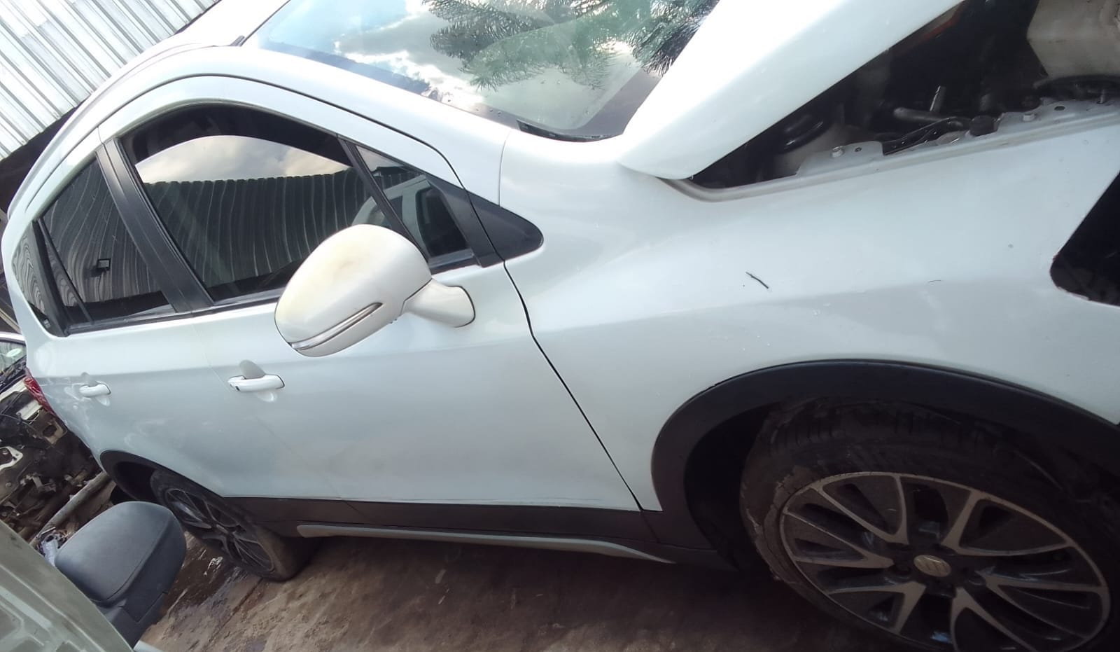 Second-hand White Suzuki SX4 Manual Spares - Private Seller Second-hand White Suzuki SX4 Manual Spares - Private Seller