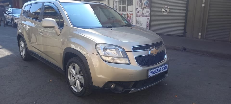 2012 CHEVROLET ORLANDO 1.8 MANUAL, PETROL, GOLD COLOUR