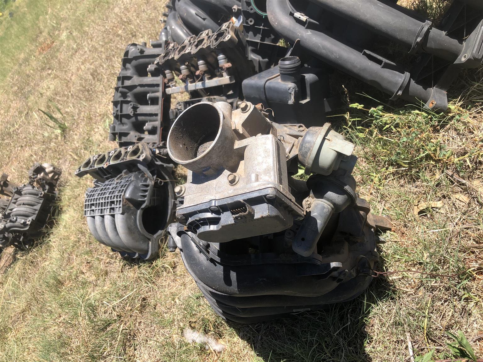 FIESTA FOCUS 2.0 16V INTAKE MANIFOLD 2005 2006 2007 2008 - Private Seller