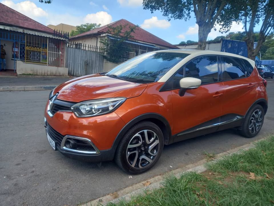 2016 Renault Captur T900, Automatic, Orange, 87000kms, 115k. Spare key, Leather Seats