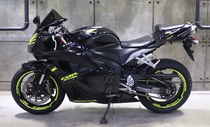 2009 Honda CBR600RR - 46 000km - TWO BROTHERS EXHAUST - Tinted Screen - Private Seller 2009 Honda CBR600RR - 46 000km - TWO BROTHERS EXHAUST - Tinted Screen - Private Seller