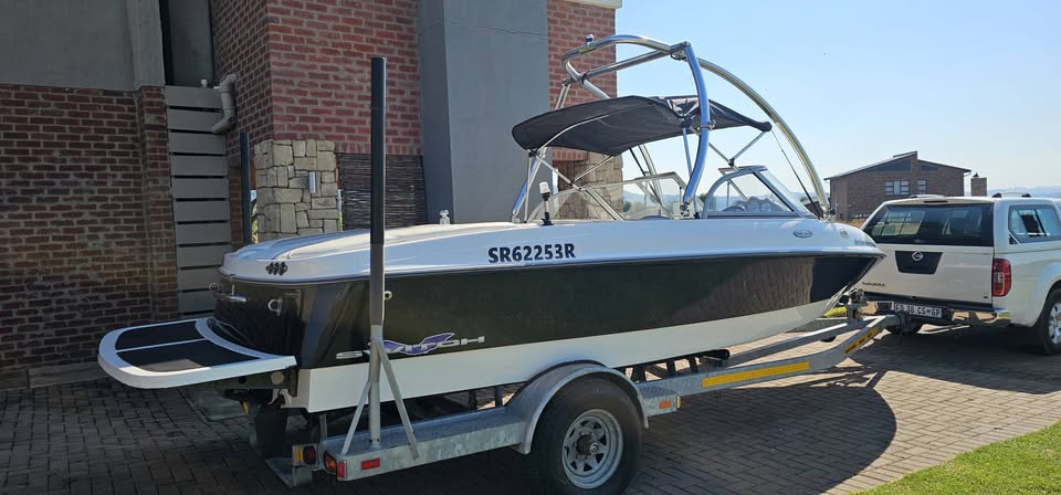21ft Tige Wake Boat