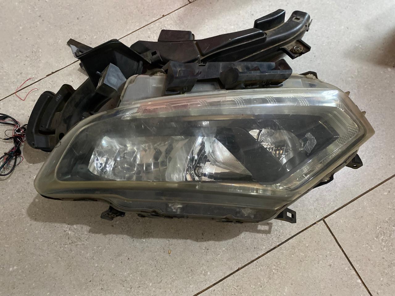 2016 Nissan X-trail bumper and headlight.