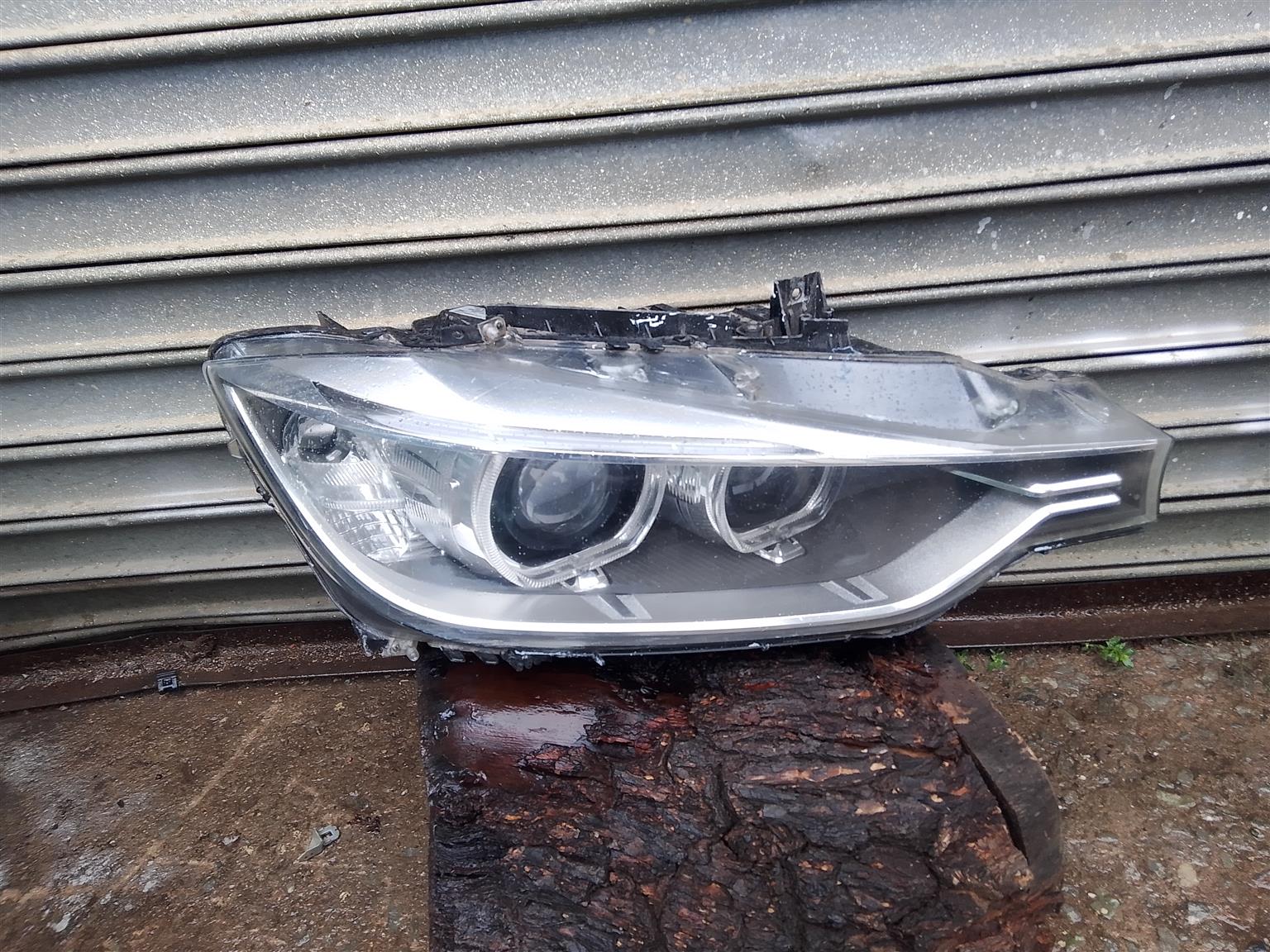 BMW F30 Xenon right - Private Seller BMW F30 Xenon right - Private Seller
