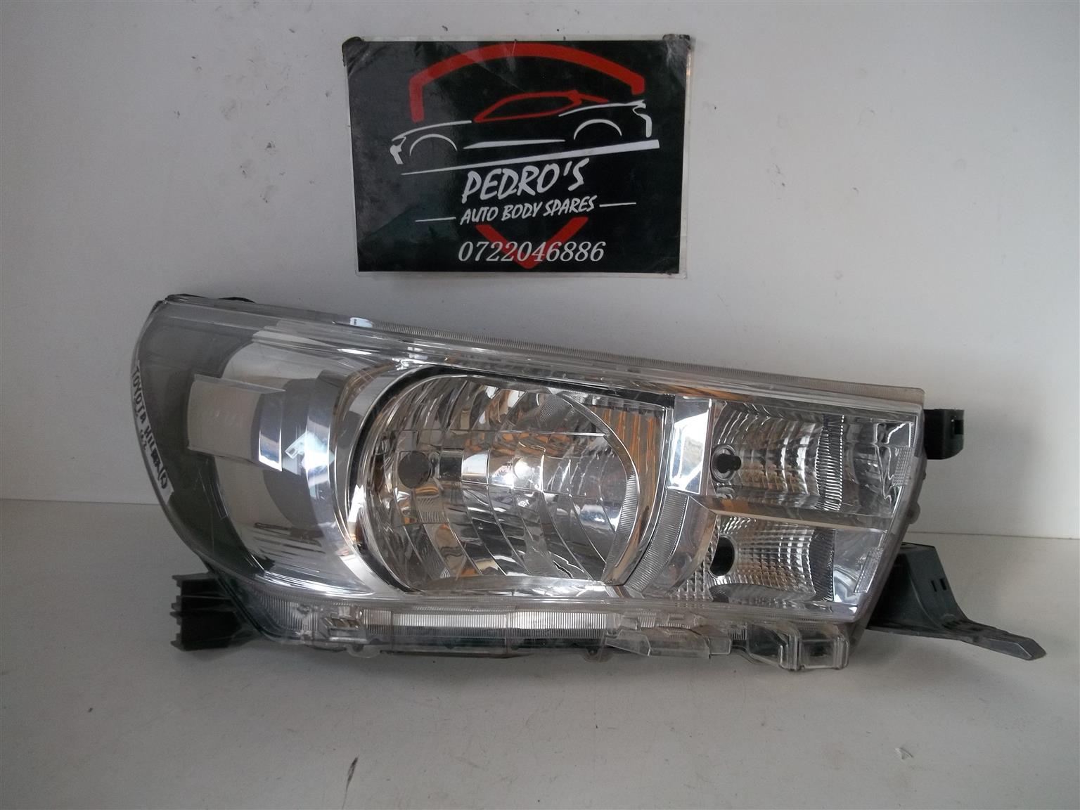 Toyota Hilux '16-'23 right headlight - Private Seller Toyota Hilux '16-'23 right headlight - Private Seller