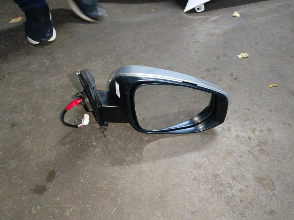Toyota Rav right mirror - Private Seller
