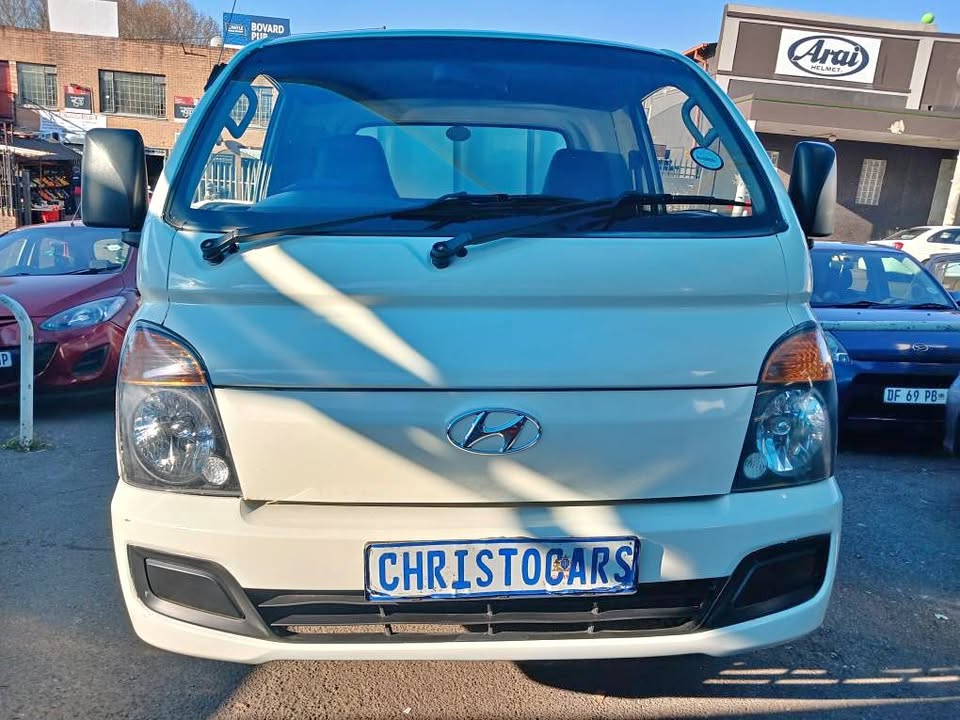 2015 model Hyundai H100 Canopy manual transmission diesel 2.6 engine capacity mileage 115000km