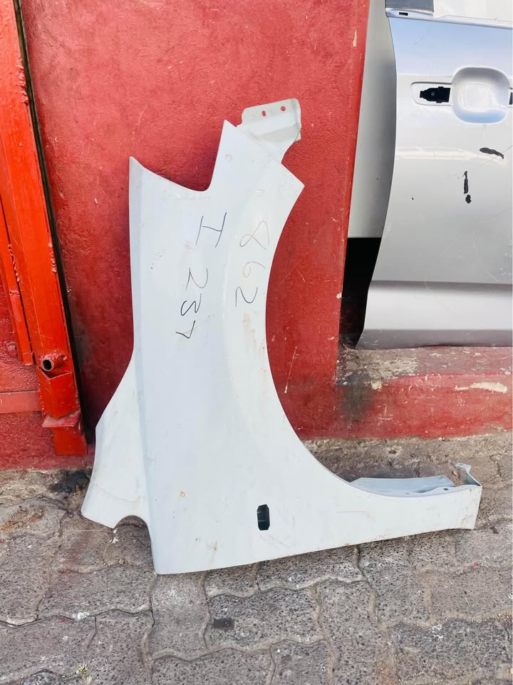 Nissan Tiida fenders - Private Seller Nissan Tiida fenders - Private Seller