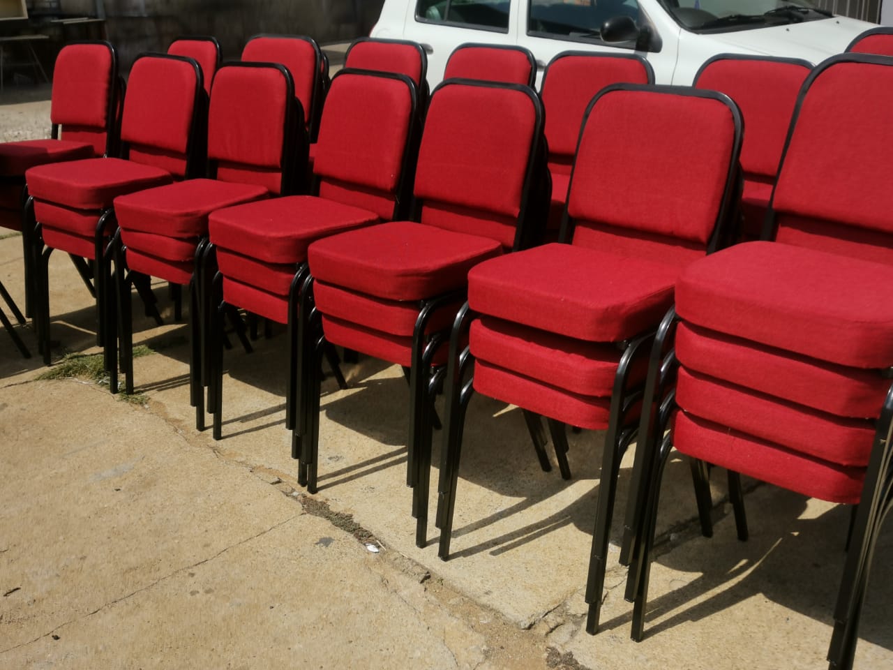 Stackable Banquet Chair-Red (CLEARANCE ITEMS) 