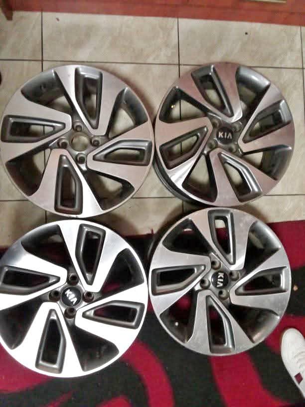 17 inch original kiA Rio rims - Private Seller