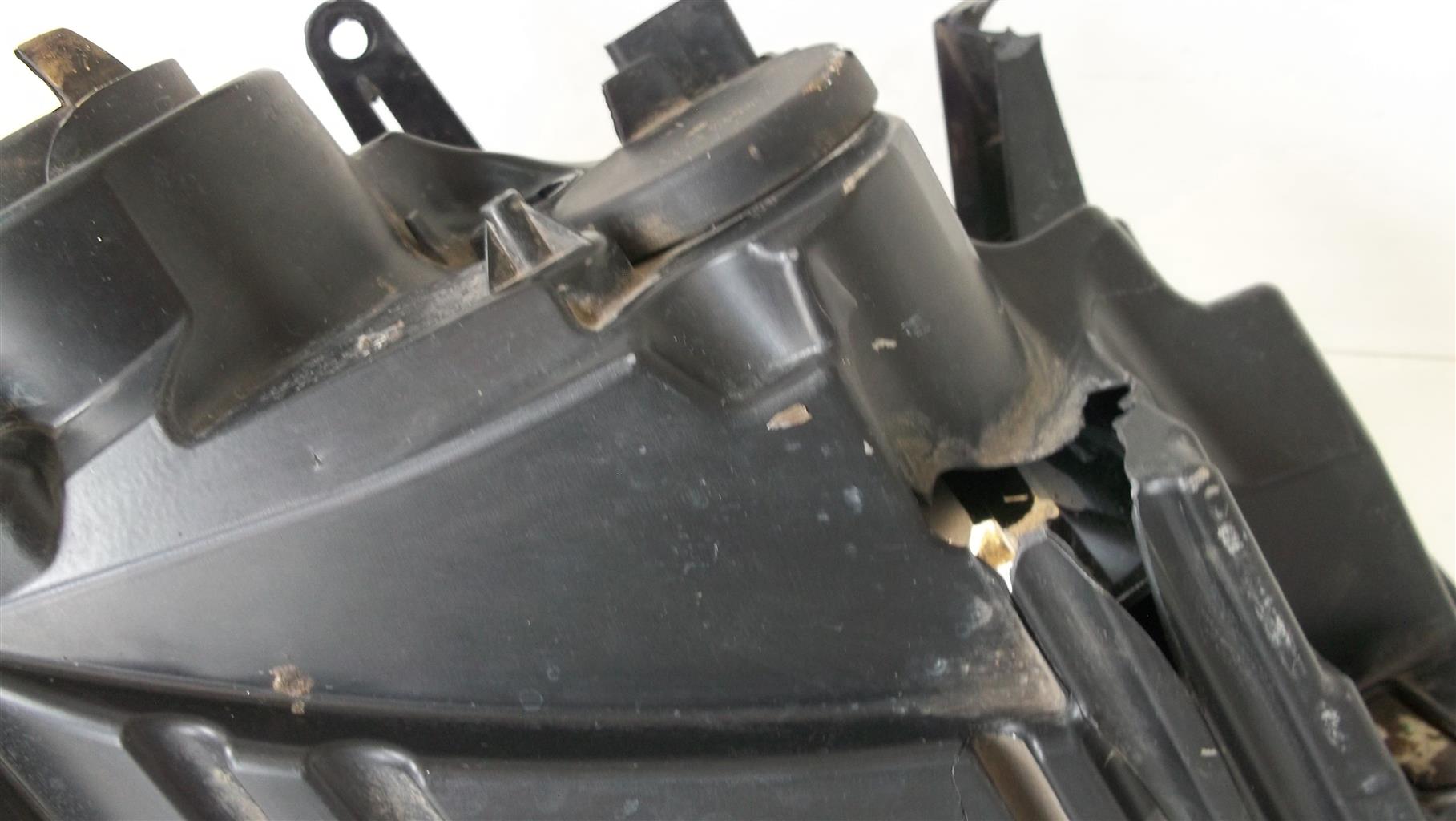 Renault Duster 2015 left headlight - Private Seller Renault Duster 2015 left headlight - Private Seller