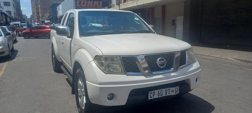 2013 NISSAN NAVARA 2.2 DIESEL, MANUAL, WHITE COLOUR, 85000KM Call Inno