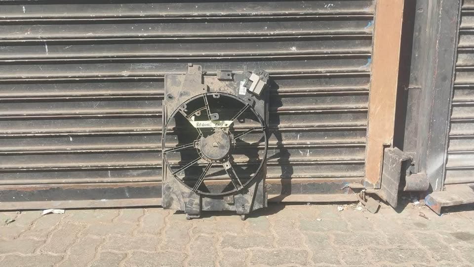 Renault Clio 4 fan shroud housing - Private Seller Renault Clio 4 fan shroud housing - Private Seller