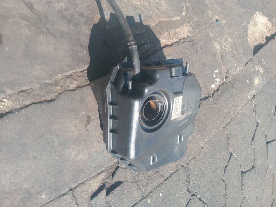 2003-2010 PORSCHE CAYENNE VW TOUAREG ENGINE COOLANT RESERVOIR 7L0 121 407 E OEM - Private Seller 2003-2010 PORSCHE CAYENNE VW TOUAREG ENGINE COOLANT RESERVOIR 7L0 121 407 E OEM - Private Seller