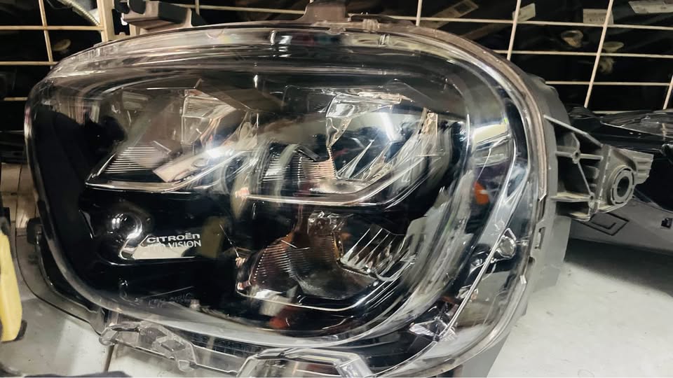 Citroen C3 headlight 2020/23 - Private Seller