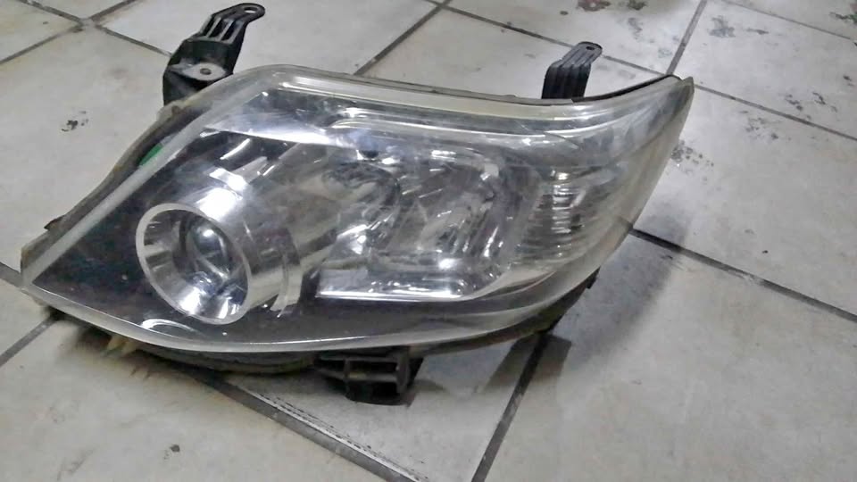 Toyota fortuner HEADLIGHT - Private Seller Toyota fortuner HEADLIGHT - Private Seller