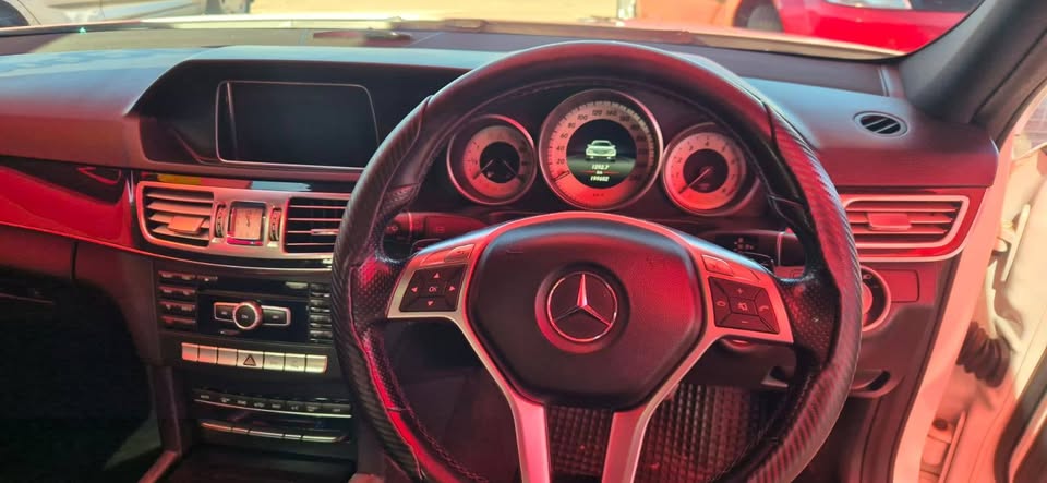 MERCEDUS BENZ E250 AMG  2014