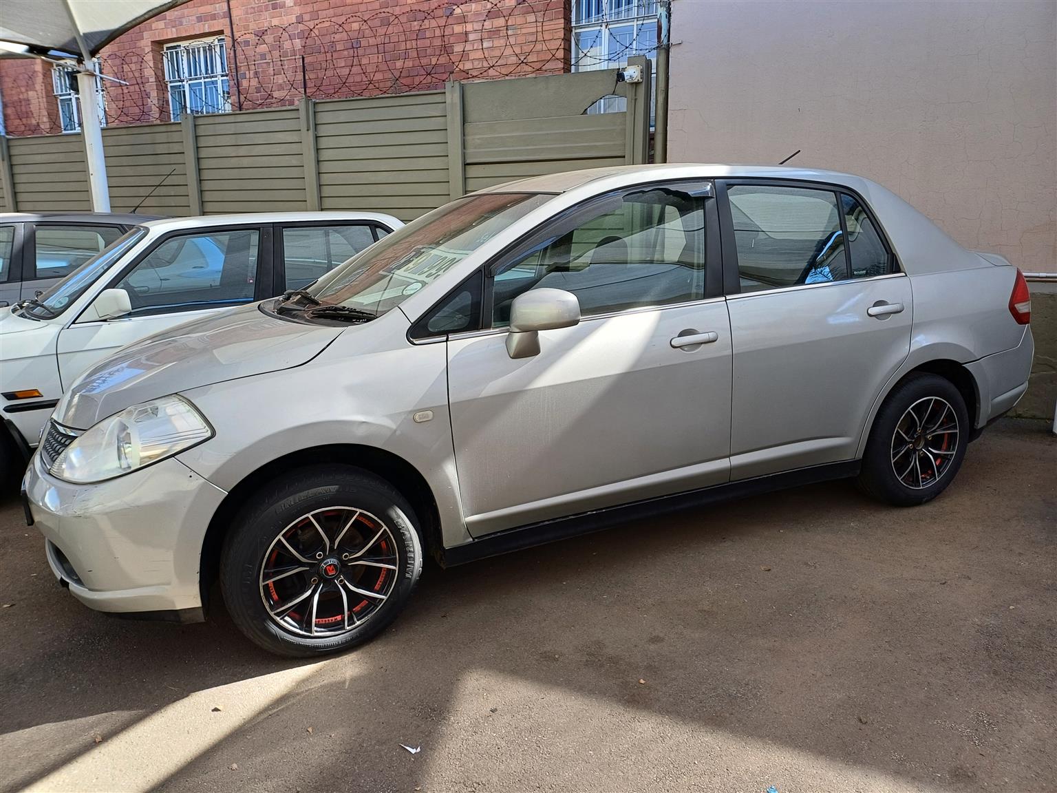 Nissan Tiida 1.6 Visia