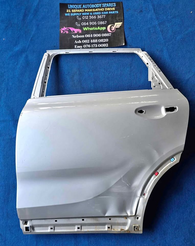 売り切れました Used Kia Sorento 2016 - 2022 Left Rear Door for sale in Eastern
