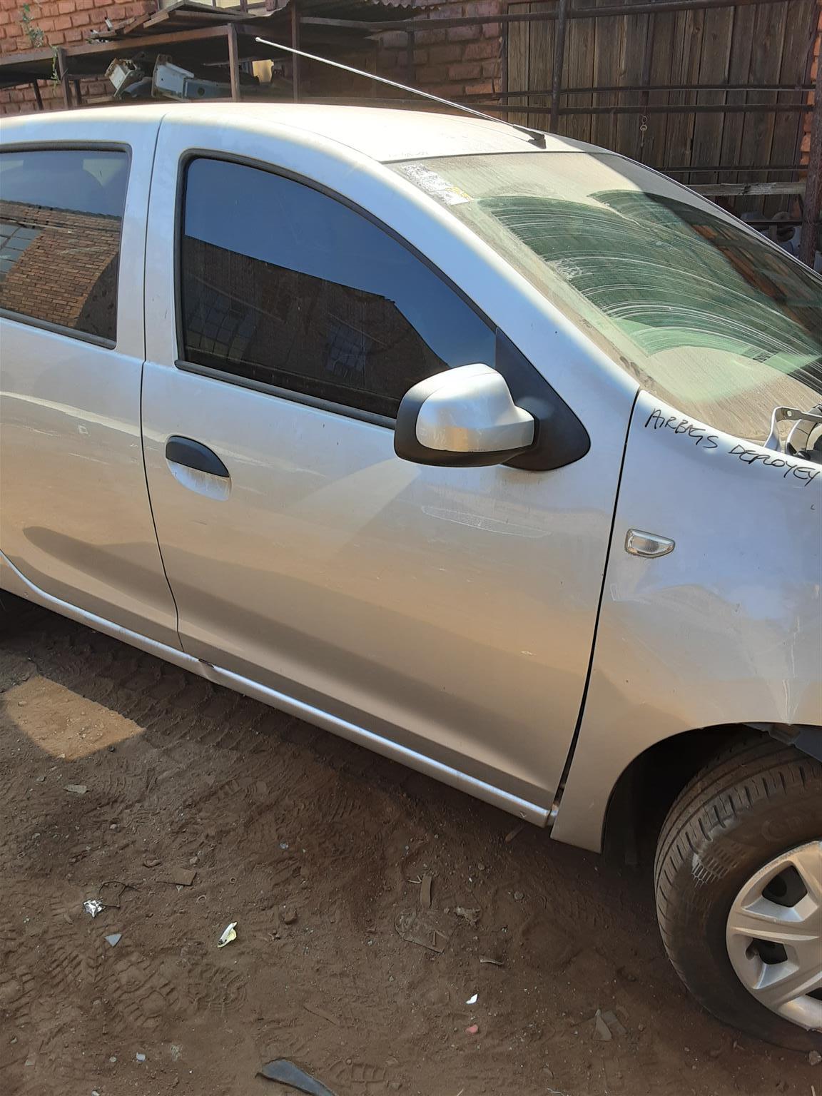 Stripping Renault Sandero 2015 for Spares - Private Seller