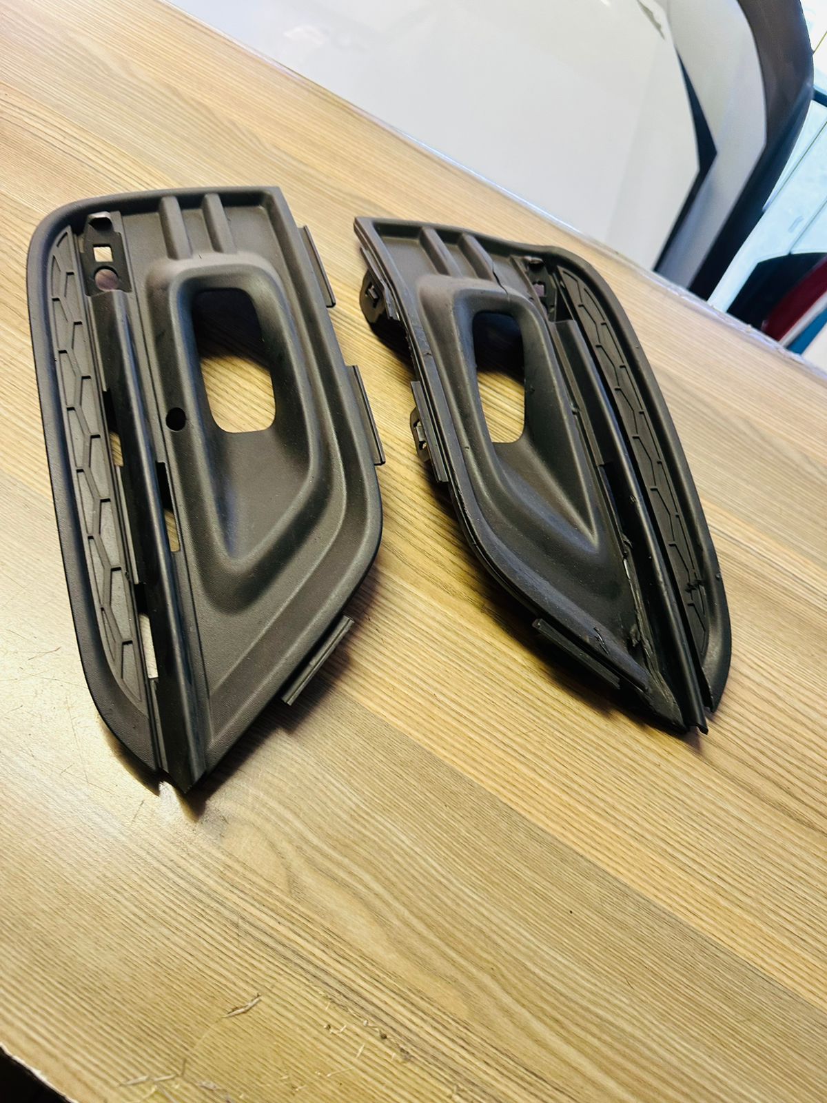 2020 RENUALT KOLEOS FOGLIGHT COVER LEFT AND RIGHT AVAILABLE FOR SALE - Private Seller 2020 RENUALT KOLEOS FOGLIGHT COVER LEFT AND RIGHT AVAILABLE FOR SALE - Private Seller