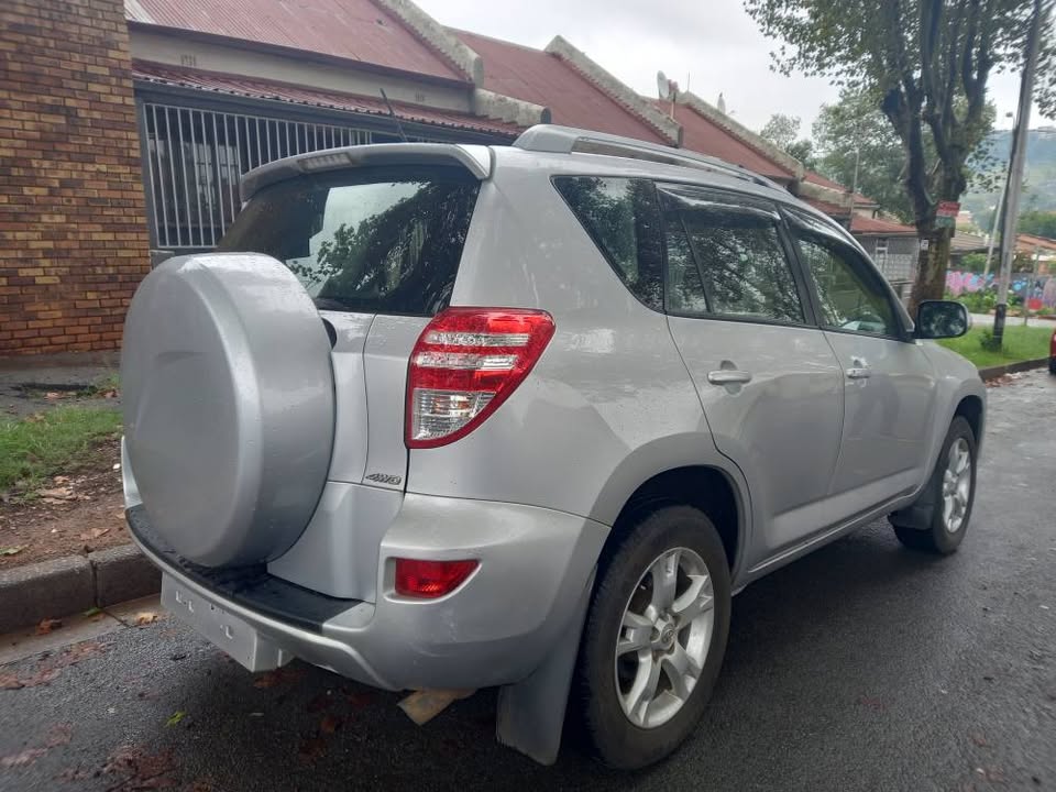 2011 Toyota Rav4 2.0 Manual, Silver, 104000kms