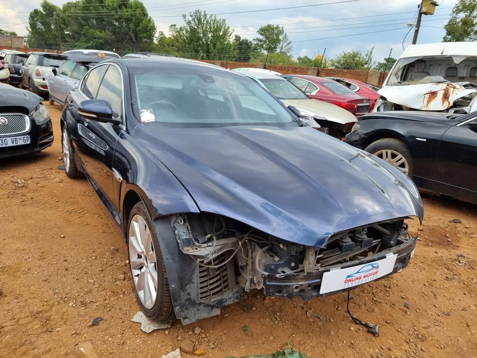 2015 JAGUAR XF 3.0 PETROL STRIPPING AS SPARES