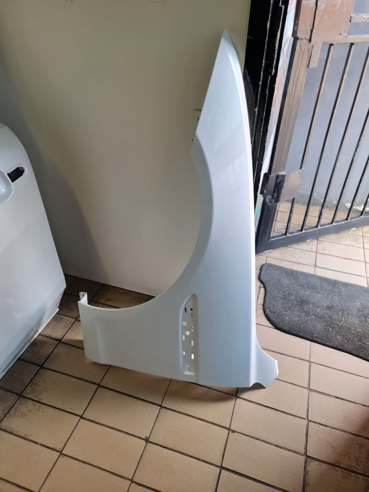 2018 JAGUAR XF FRONT LEFT FENDER FOR SALE, IN A PRISTINE STATE. - Private Seller 2018 JAGUAR XF FRONT LEFT FENDER FOR SALE, IN A PRISTINE STATE. - Private Seller