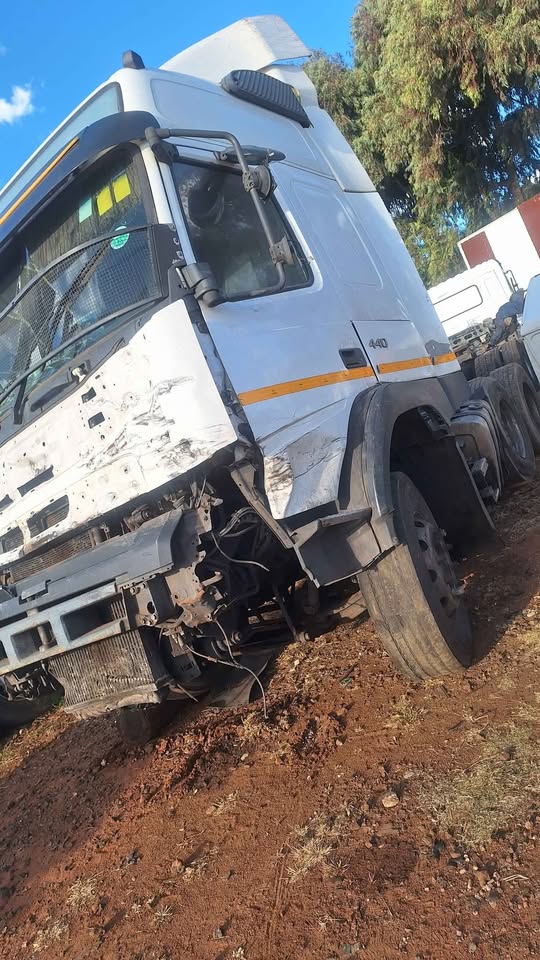 Volvo FMX Version4 globetrotter stripping for parts