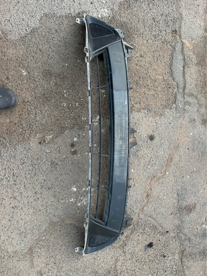 2017 kia Sorento lower bumper grille - Private Seller 2017 kia Sorento lower bumper grille - Private Seller