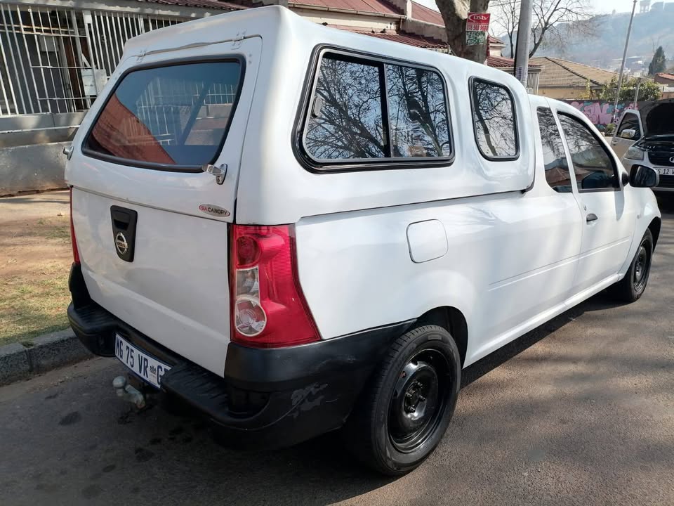 2018 NISSAN NP200 BAKKIE 1.6 IN EXCELLENT CONDITION CANOPY