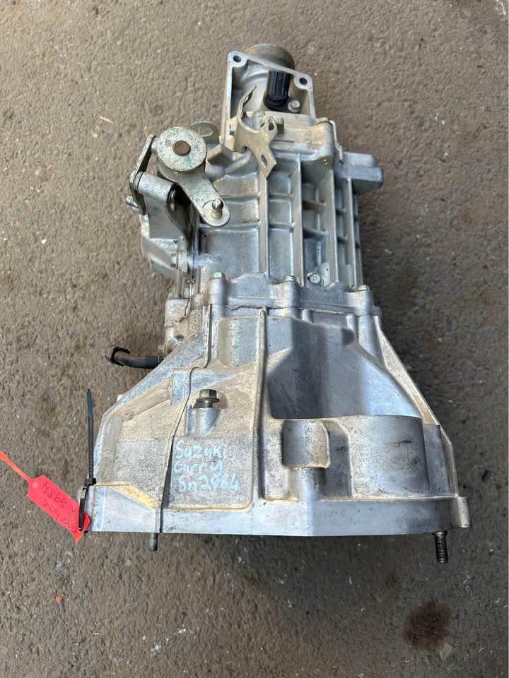 2017 Suzuki super carry gearbox for sale @Circle 7 used parts call or WhatsApp - Private Seller