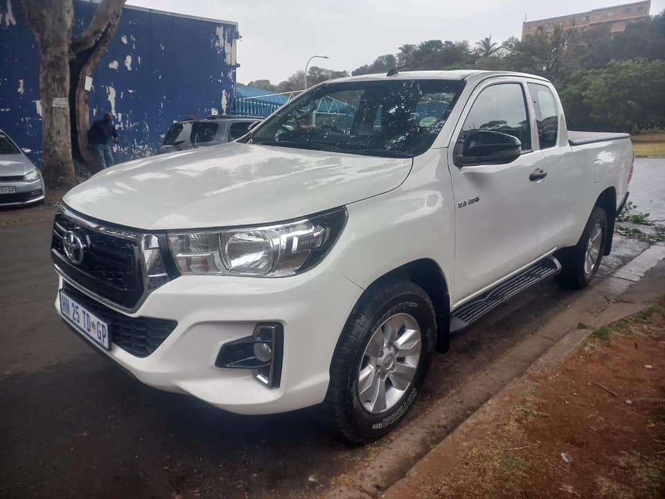 2018 TOYOTA HILUX SUPER CAB 2.4 GD6 DIESEL, MANUAL, WHITE COLOR, MILEAGE 125000KMS