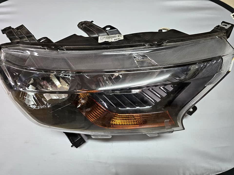 FORD RANGER T6-T7 HEADLIGHT GOOD CONDITION!!! - Private Seller FORD RANGER T6-T7 HEADLIGHT GOOD CONDITION!!! - Private Seller