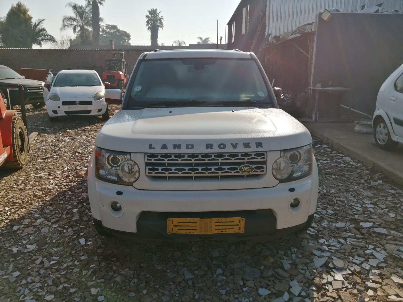White Land Rover Discovery 4 TDV6 Stripping for Spares and Body Parts
