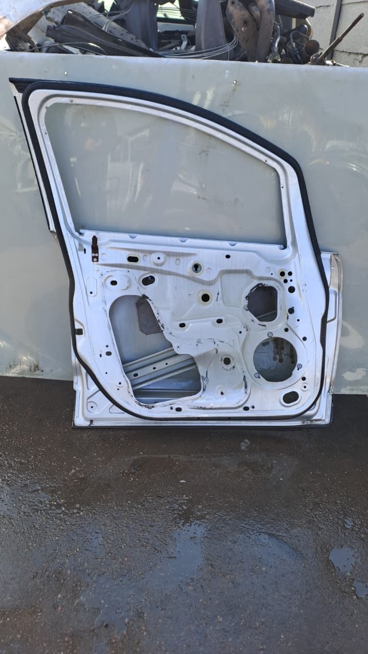 2017 Ford EcoSport Left Front Door Shell Used for sale - Private Seller 2017 Ford EcoSport Left Front Door Shell Used for sale - Private Seller