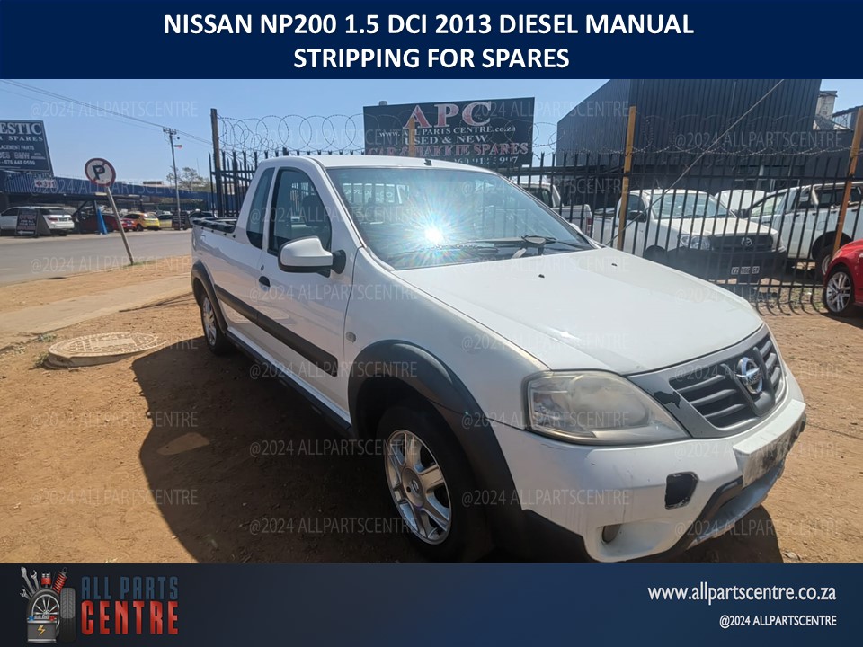 diesel Nissan Np200 2013 manual breaking for spares