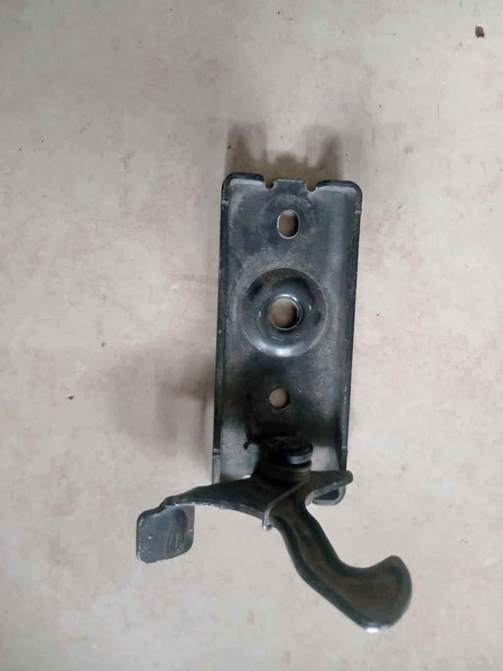 Kia picanto 2007 bonnet catch