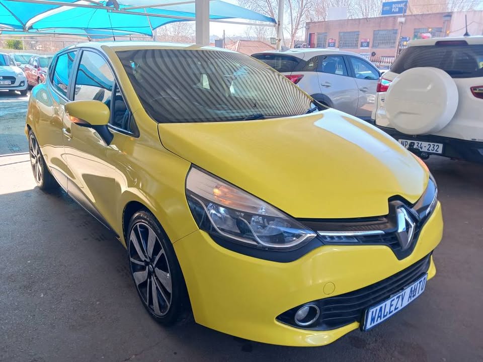 2015 RENAULT CLIO IV 900T Transmission: Manual Mileage: 92000km Fueltype: Petrol Yellow