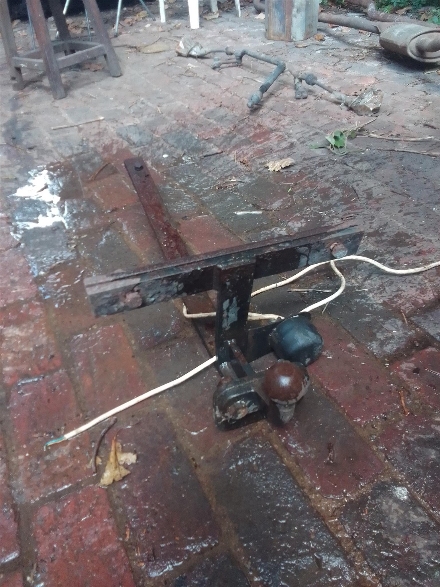 W123 Tow Bar