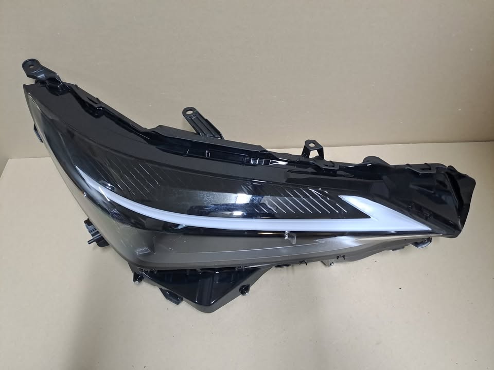 Lexus NX300H RHS LED Xenon Headlight (2023 - 2025) - Private Seller Lexus NX300H RHS LED Xenon Headlight (2023 - 2025) - Private Seller