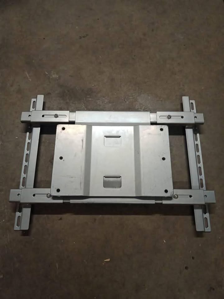 Heavy duty TV bracket