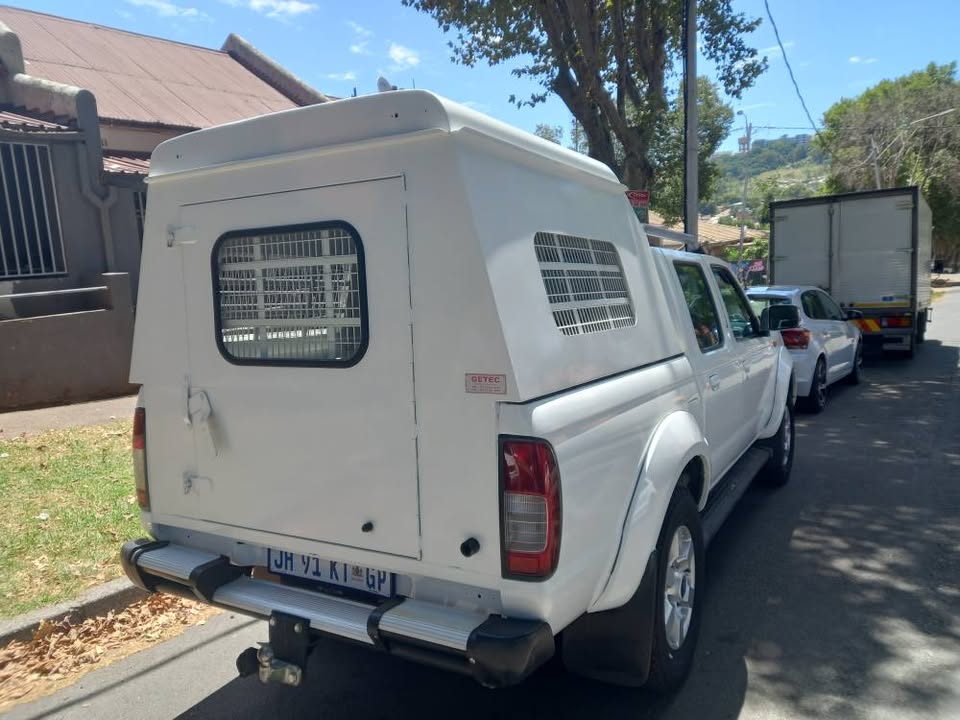 2019 NP300 DOUBLE CAB BAKKIE 2.4 DIESEL, MANUAL, WHITE COLOR