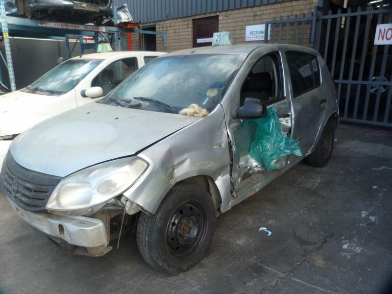Renault Sandero 1.4 MPI Authentique Manual Silver - 2010 STRIPPING FOR SPARES - Private Seller