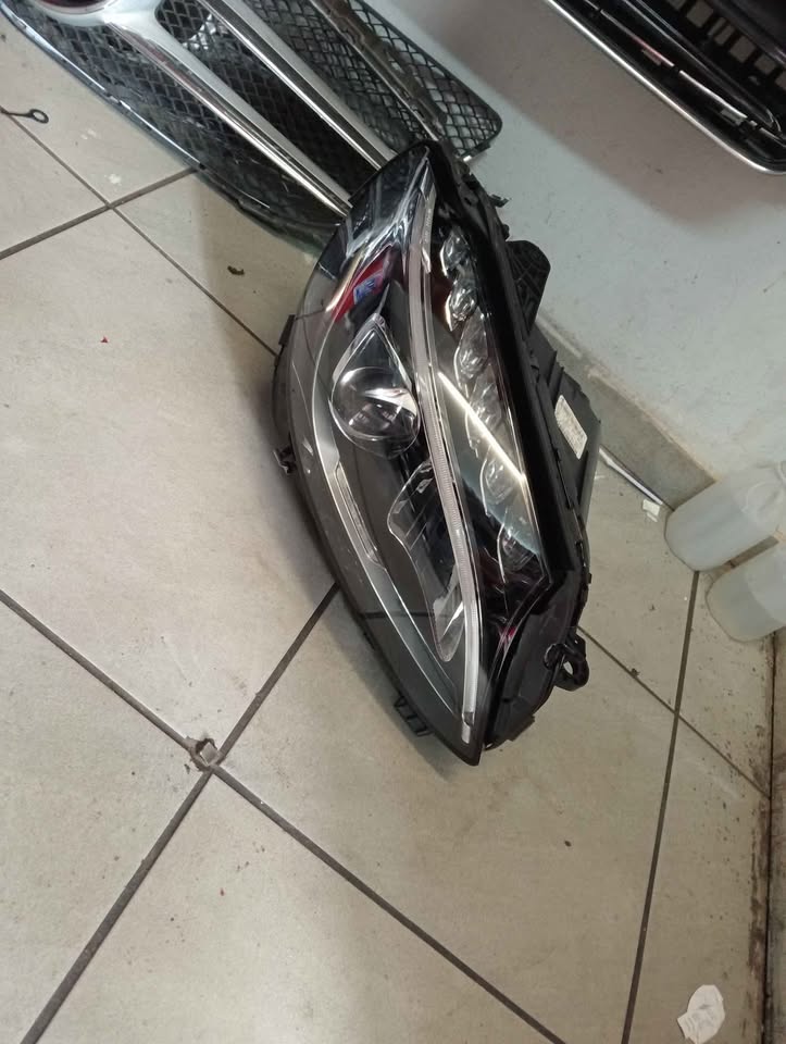 W205 C Class Mercedes Benz Headlight Used Auto Body Spare Parts at Sema Spare - Private Seller W205 C Class Mercedes Benz Headlight Used Auto Body Spare Parts at Sema Spare - Private Seller