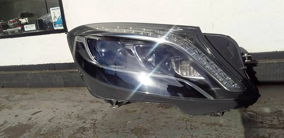 Mercedes-Benz 222 headlight