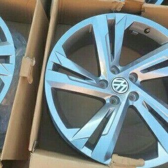 VW TIGUAN OEM 19IN SINGLE MAG - Private Seller VW TIGUAN OEM 19IN SINGLE MAG - Private Seller
