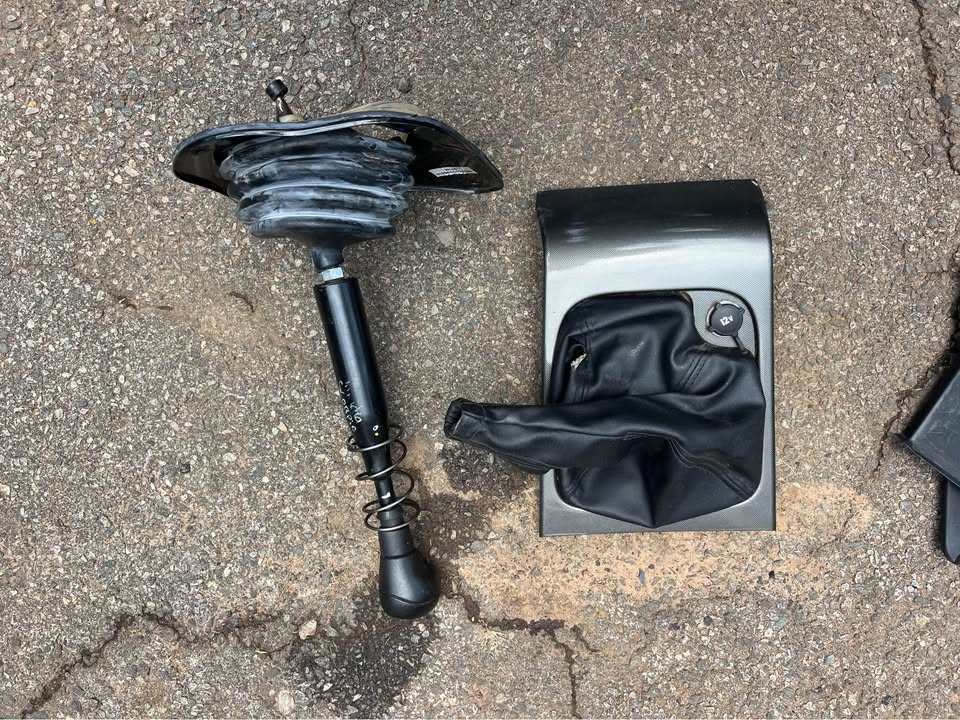 Mahindra Scorpio S10 Gear lever And Boot For Sale Call or whatsapp - Private Seller