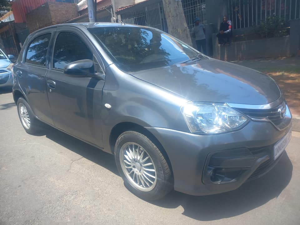 2018 TOYOTA ETIOS HATCHBACK 1.5 PETROL, MANUAL, GREY COLOR, MILEAGE 58000KMS