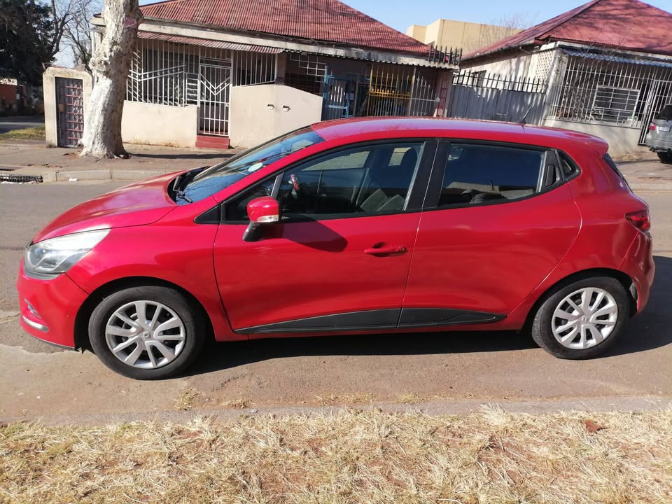 2017 RENAULT CLIO 4 900T MANUAL TRANSMISSION IN EXCELLENT CONDITION